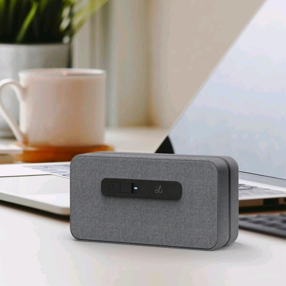 URBAN OUTFITTERS UV-C PORTABLE SANITIZER - Picture 3 of 6